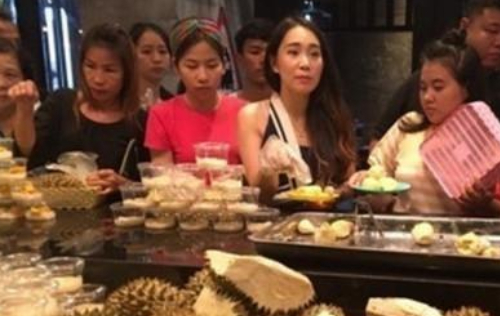 泰国水果自助被中国吃货“扫荡kaiyun开云网站 Kaiyun开云”老板哭诉游客：供不起别开啊(图4)