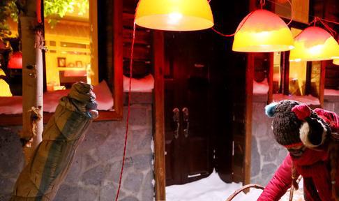 kaiyun开云网站 Kaiyun开云在冬天东北人是这样吃水果的看着都馋了南方人都没吃过(图2)