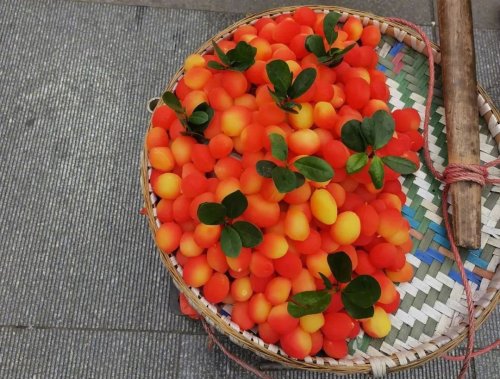 这些人工合成水果又出来骗人了 高价“新奇果”实为冒牌货