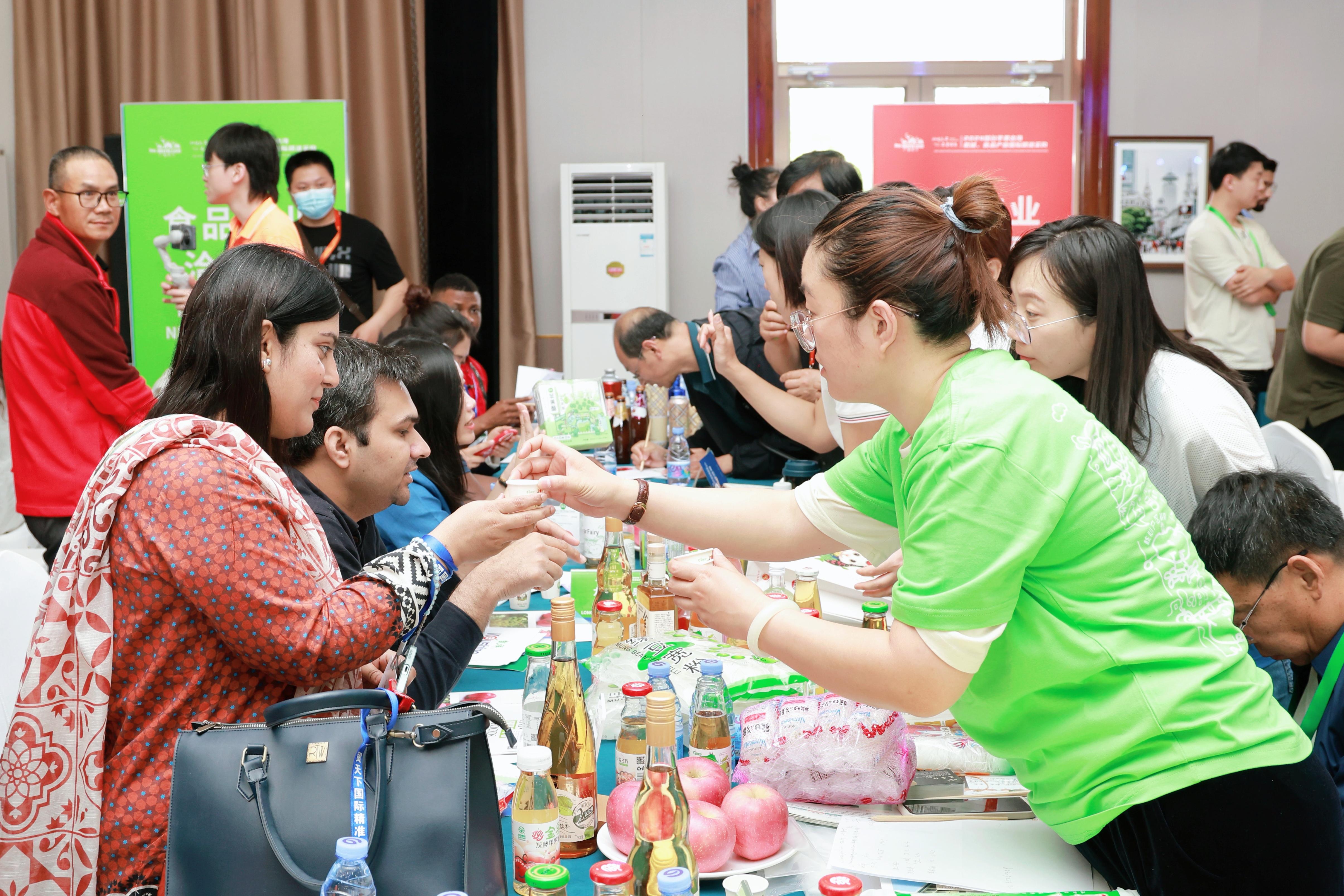 2024烟台苹果出海 机械、食品产业国际精准采购活动今日开幕(图3)