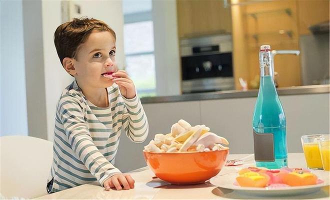 kaiyun开云官网8岁女童炫网红水果中毒！医生：这些水果吃不对身体会越来越差(图7)