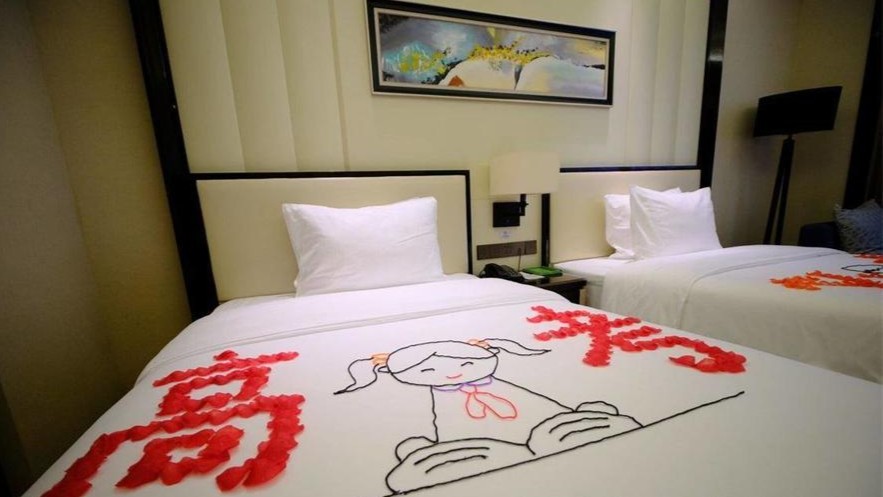 热闻高考房爆单不少显示“已订完”！增值服务花样多：心kaiyun开云网站想事“橙”水果餐、状元及第粥……(图3)