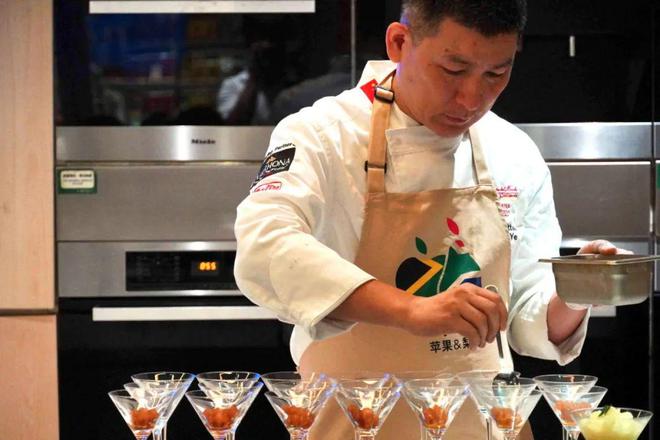 南非彩啤梨品鉴会在上海举行清甜亮相夏日开云kaiyun官网市场(图3)