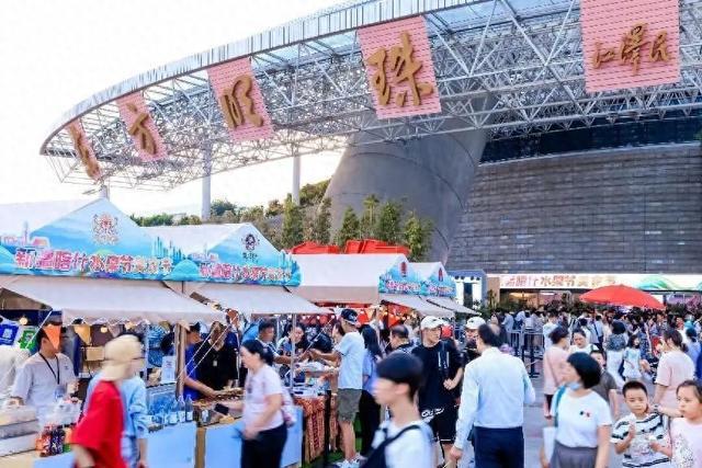 2024新疆喀什水果节美食节开云kaiyun官方网站鲜甜抵沪