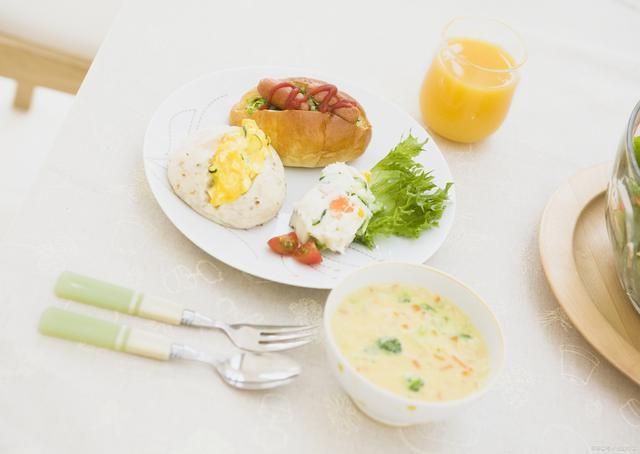 儿童kaiyun登陆入口开云早餐加果酱好还是新鲜水果更佳？