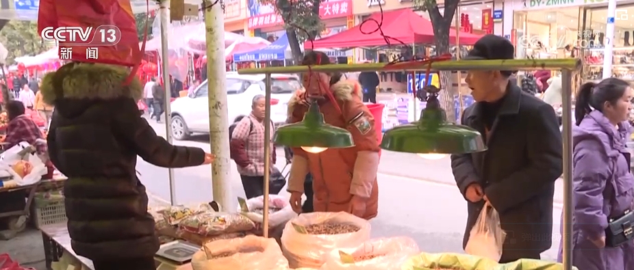 kaiyun中国官方网站“果盘子”“菜篮子”抢“鲜”供应市场 确保百姓欢欢喜喜过大年(图3)