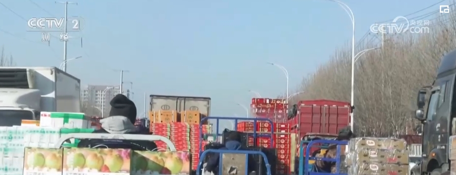 kaiyun中国官方网站“果盘子”“菜篮子”抢“鲜”供应市场 确保百姓欢欢喜喜过大年(图4)